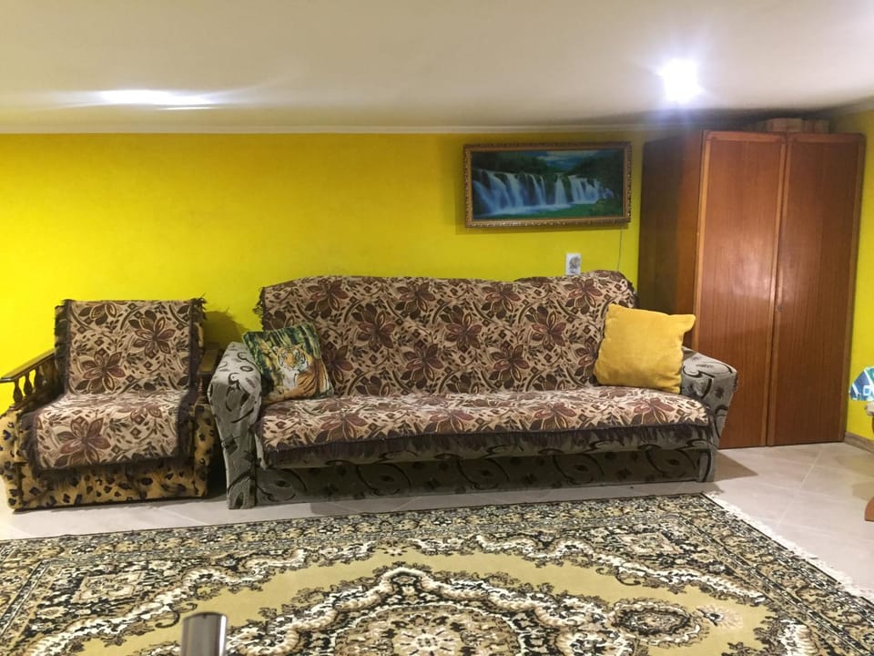 Хостел Мансардная комната с невысоким потолком до 170 см Hostel in Lviv Oblast