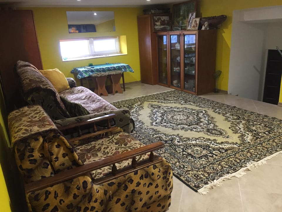 Хостел Мансардная комната с невысоким потолком до 170 см Hostel in Lviv Oblast