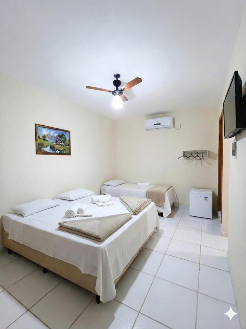 Communal lounge/ TV room, Bed, Bedroom, towels, air conditioner
