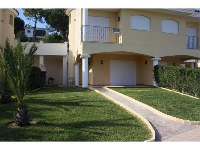 Property building, Facade/entrance, BBQ facilities, Garden