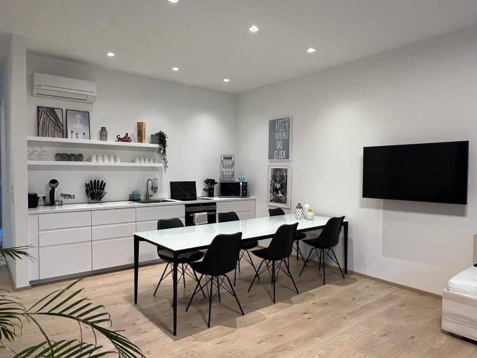 TV and multimedia, Kitchen or kitchenette, Dining area, minibar, pet friendly