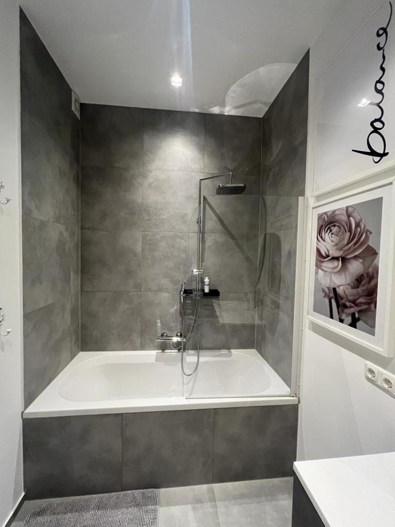 Bathroom, Bath