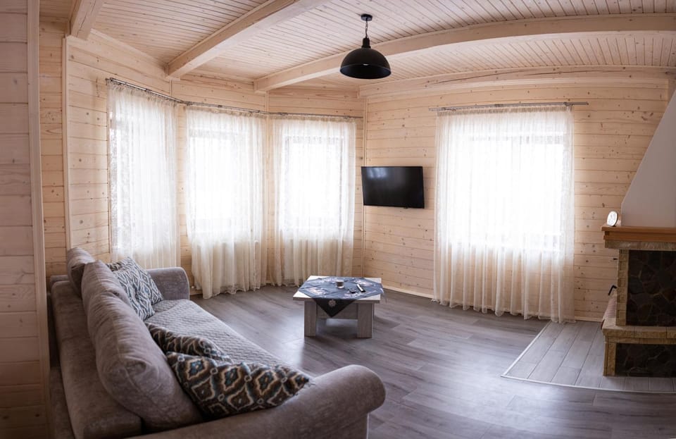 Communal lounge/ TV room, TV and multimedia, Living room, Seating area