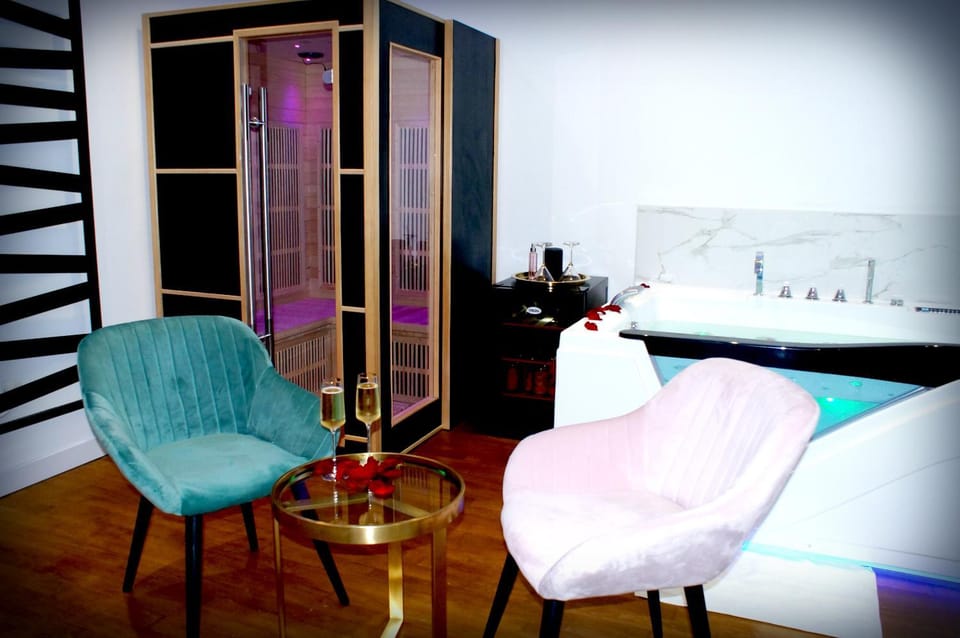 Le Vénus - Appartement SPA Privatif Balnéo Sauna Apartment in Dijon