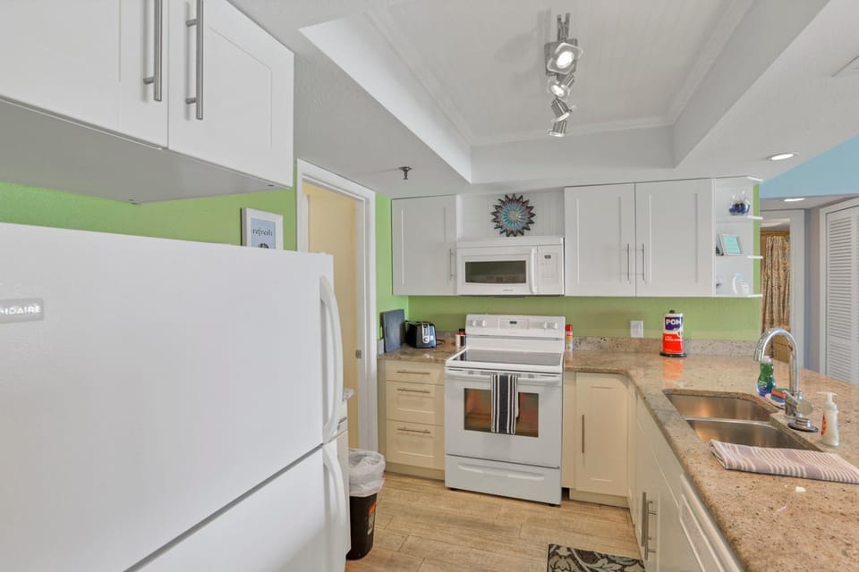 Kitchen or kitchenette, oven, stove
