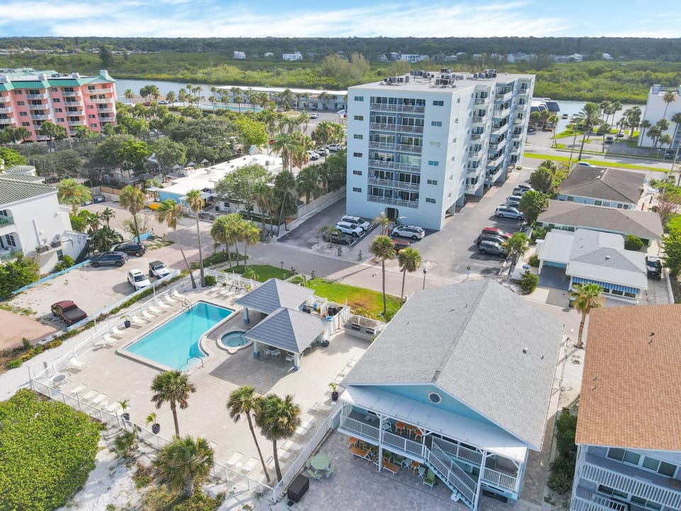 Property building, Swimming pool