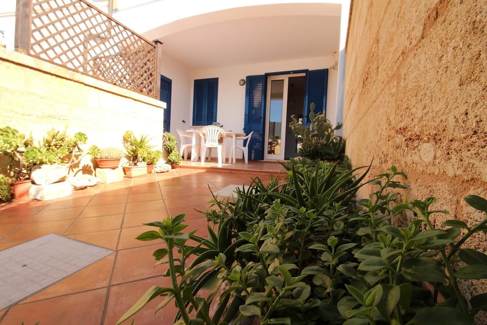 Patio, Facade/entrance