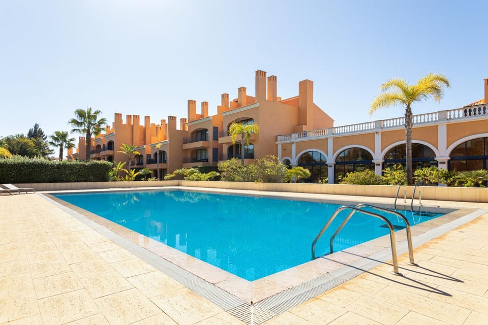 Property building, Swimming pool, Swimming pool