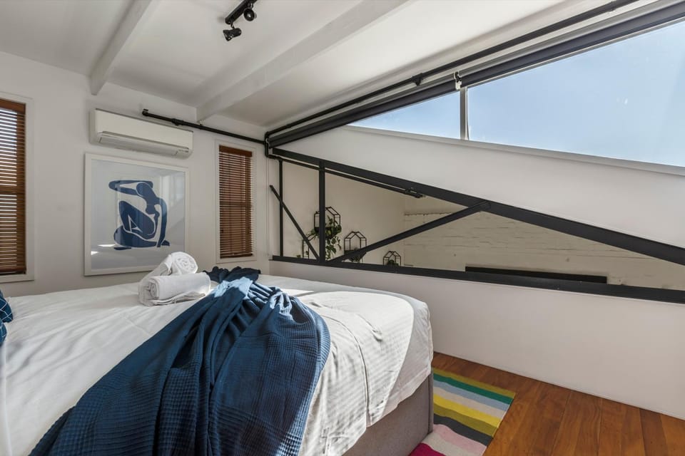 StayCentral - Fitzroy Converted Warehouse Penthouse Apartment in Melbourne