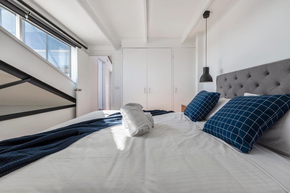 StayCentral - Fitzroy Converted Warehouse Penthouse Apartment in Melbourne