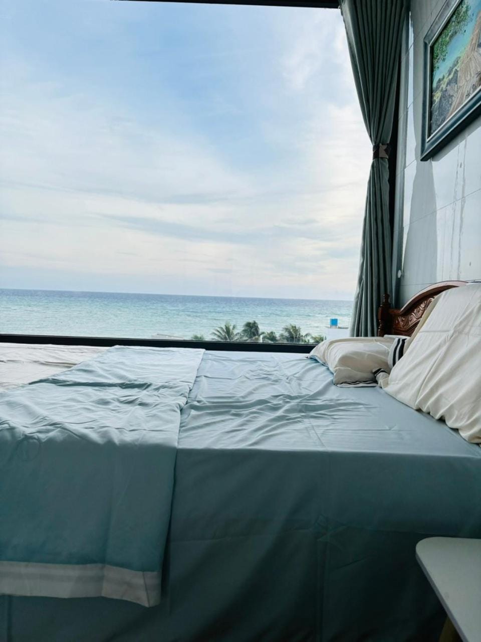 Bed, Natural landscape, View (from property/room), Bedroom, Sea view