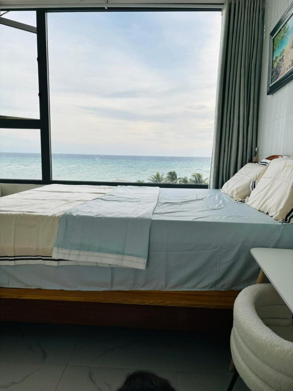 Bed, Natural landscape, Photo of the whole room, Bedroom, Sea view