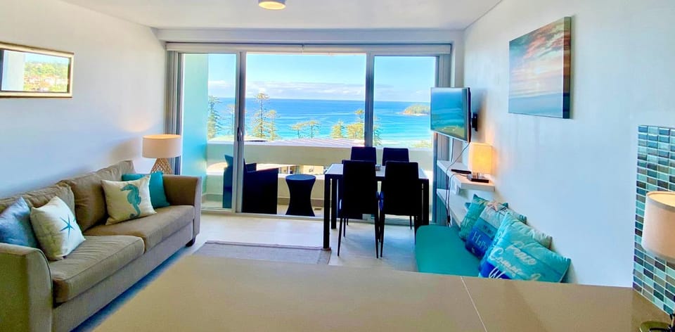 Manly Ocean Beach View Sunrise & Sunset Apartment in Manly