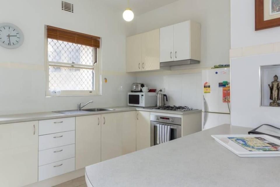 B6 Crawley Apartment 1 BRM & Sleepout near UWA Apartment in Nedlands
