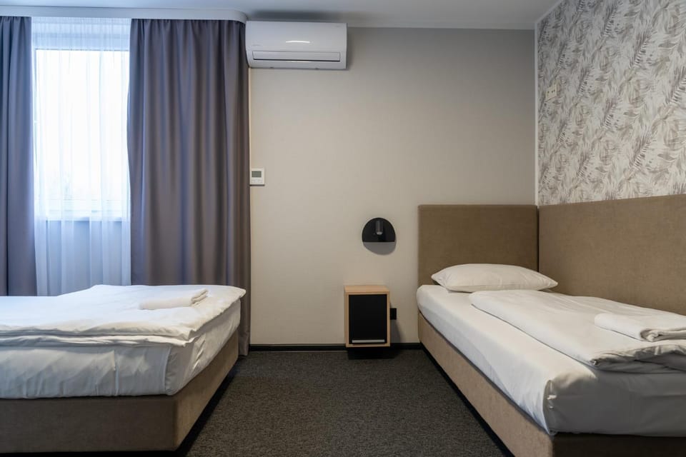 Bed, Photo of the whole room, air conditioner