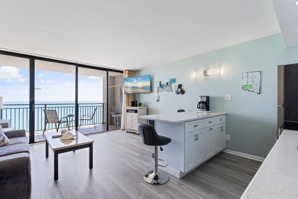 Kitchen or kitchenette, Living room