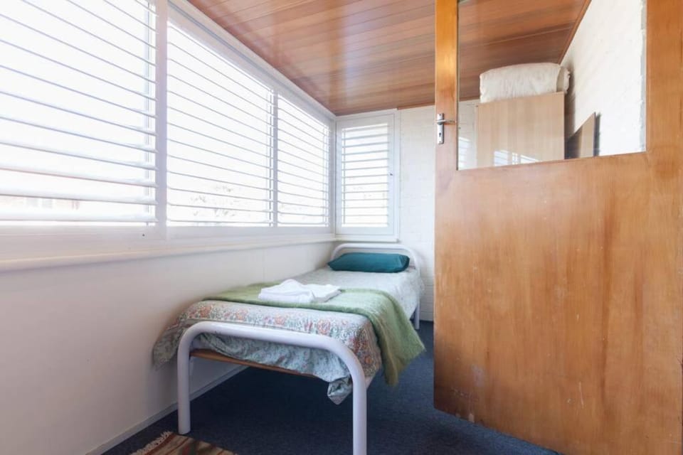 B8 Crawley Apartment 1 BRM & Sleepout near UWA Apartment in Nedlands