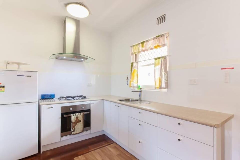 B8 Crawley Apartment 1 BRM & Sleepout near UWA Apartment in Nedlands