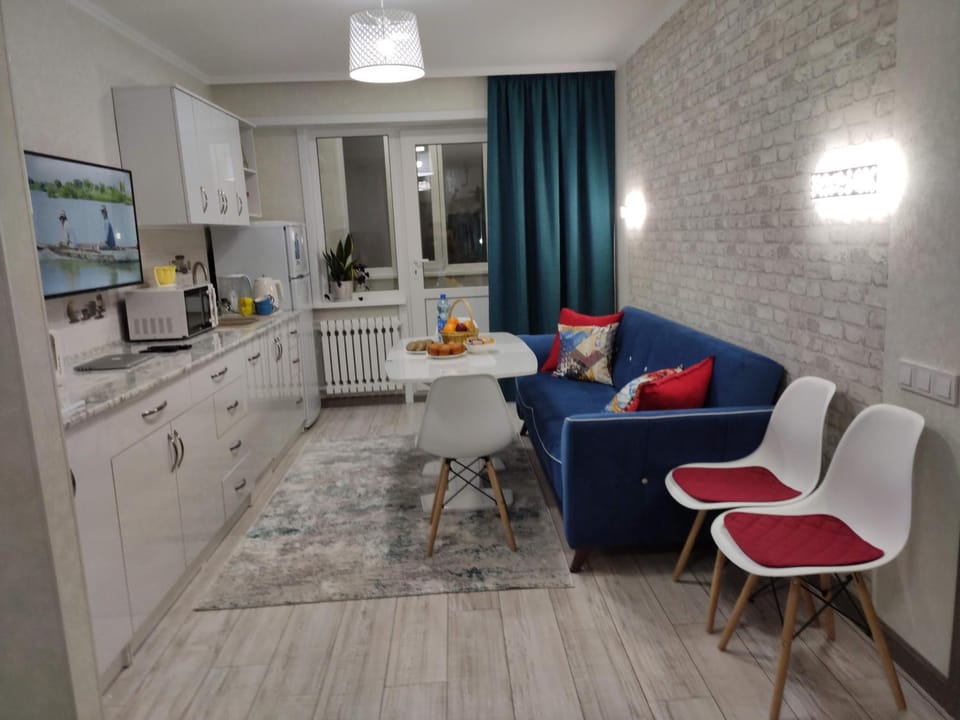 Kitchen or kitchenette, Living room, Seating area, Dining area, Communal kitchen