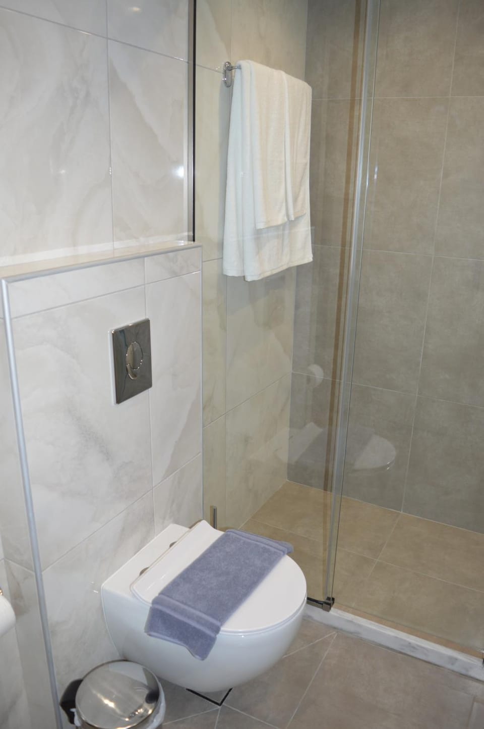 Shower, Bathroom, towels