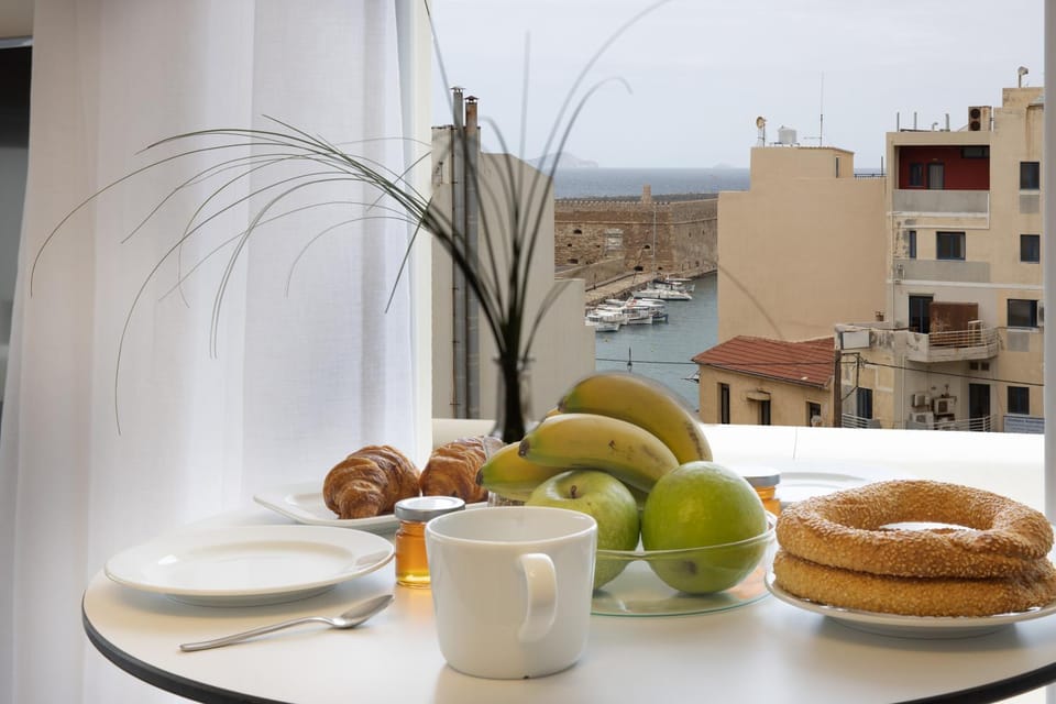 City view, Sea view