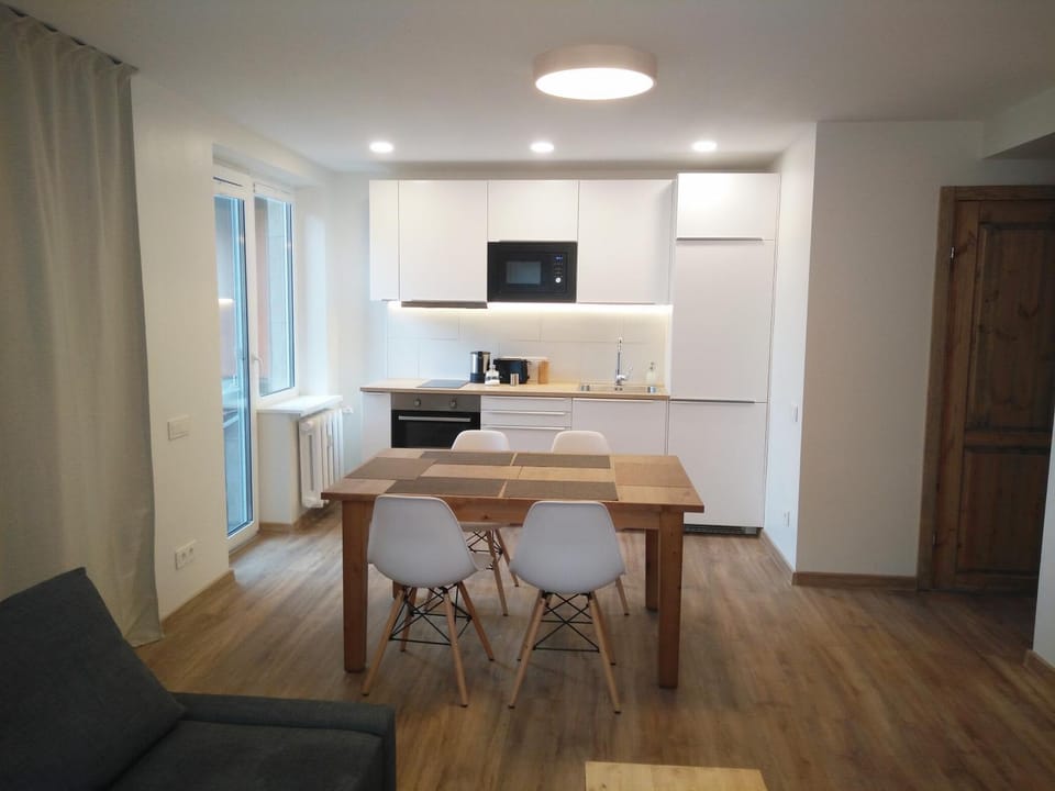 Dining area, kitchen
