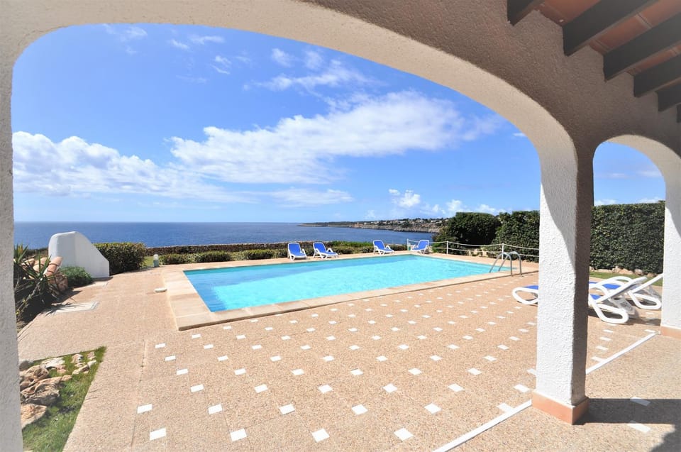 VILLA HELIOS Villa en Cala Pi con vistas despejadas House in Migjorn