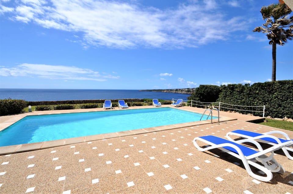 VILLA HELIOS Villa en Cala Pi con vistas despejadas House in Migjorn