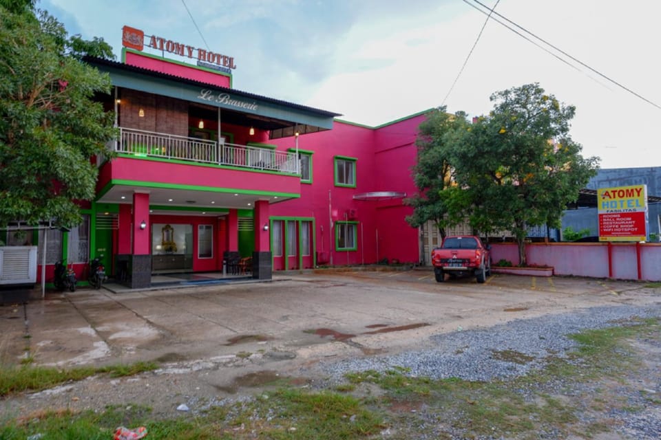 RedDoorz near Citraland Waterpark Kendari Hotel in Indonesia