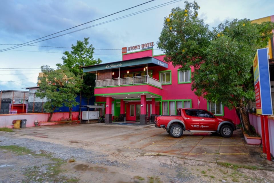 RedDoorz near Citraland Waterpark Kendari Hotel in Indonesia