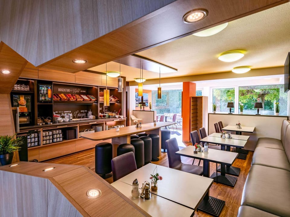 Lounge or bar, Breakfast