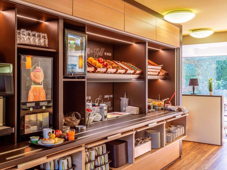Lounge or bar, Breakfast