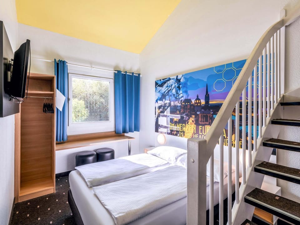 Photo of the whole room, Family