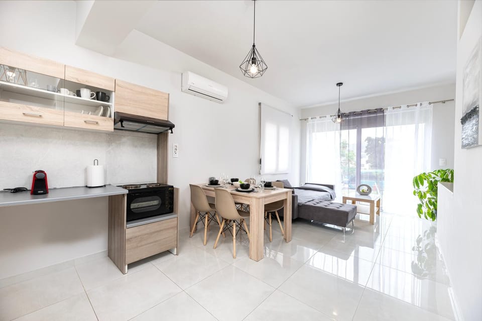 Kitchen or kitchenette, Living room, Seating area, Dining area, air conditioner