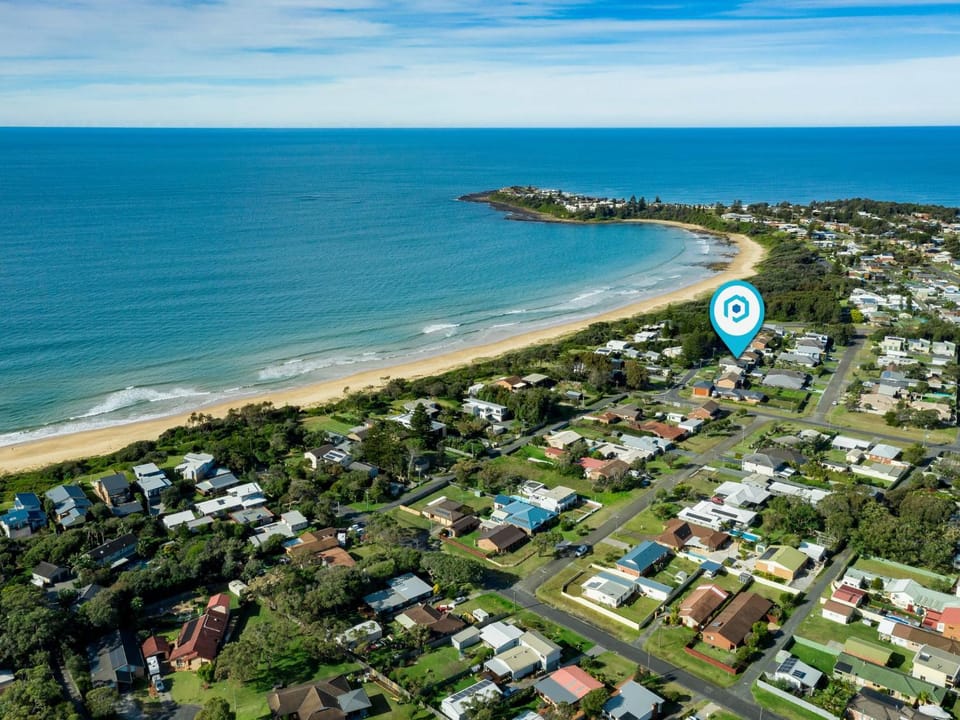Shores I Pet Friendly I 1 Min Walk to Beach House in Culburra Beach
