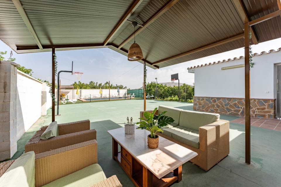 Property building, Balcony/Terrace, Living room