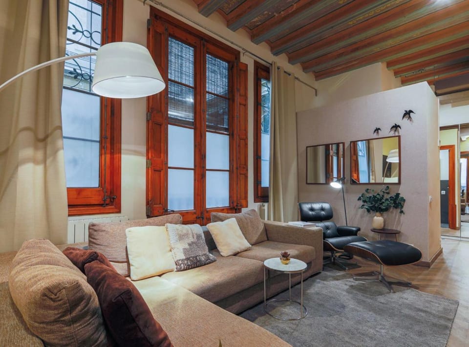 19th -Century Loft, Heart of the Gothic Quarter Apartment in Barcelona