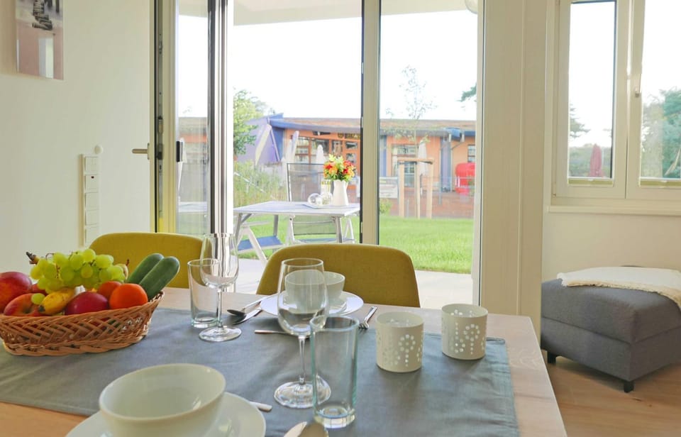 Living room, Dining area, Garden view