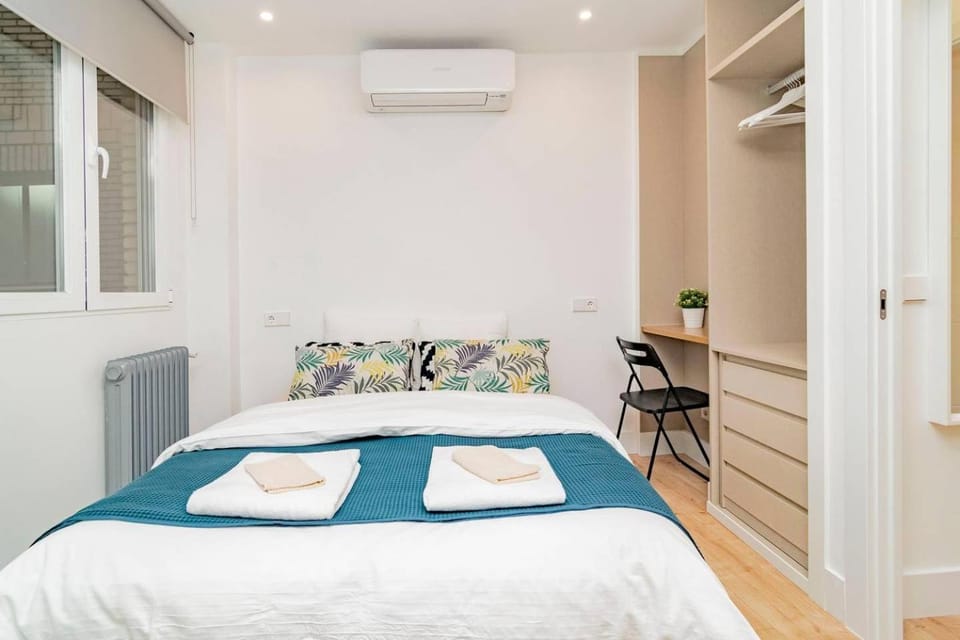Bed, Photo of the whole room, Bedroom