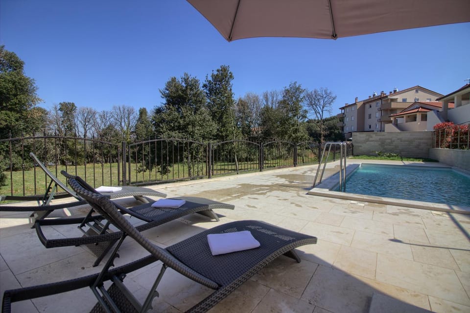 Charming villa Aurora with private pool 200m from the beach for up to 10 persons - WiiBuk Villa in Banjole