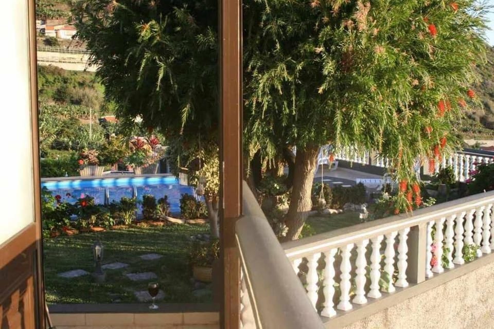 Arcos Grand Suites with pool Apartment in Madeira District