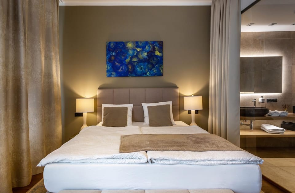 Bed, Bathroom, Bedroom