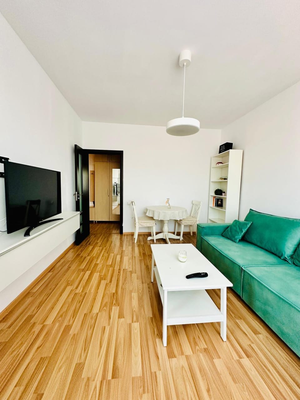 Cozy Apartament 3 min to subway 24h7 check in Apartment in Romania