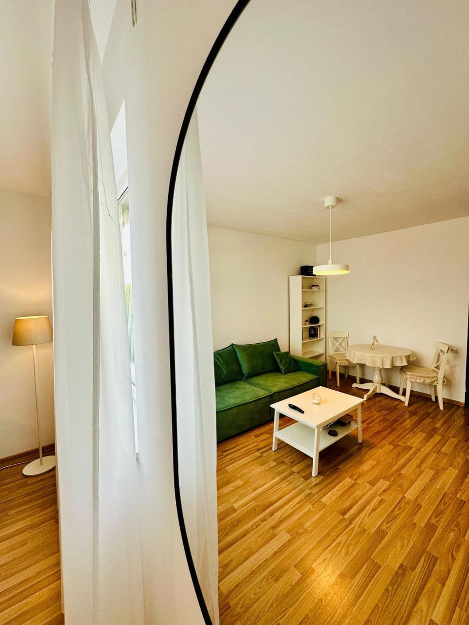 Cozy Apartament 3 min to subway 24h7 check in Apartment in Romania