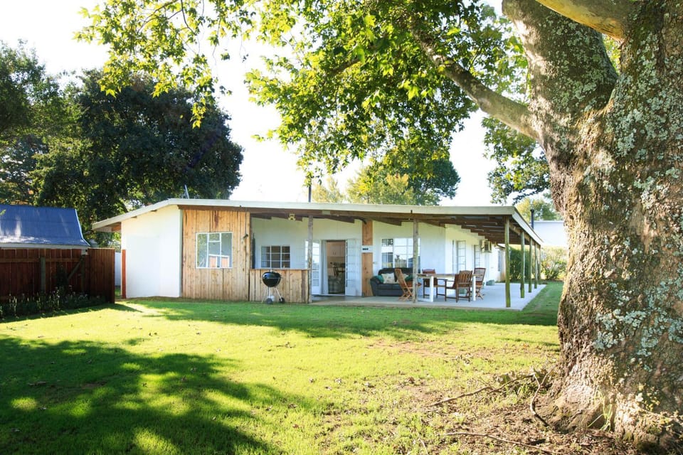 Property building, Patio, Day, Garden, Garden, Garden view, pet friendly