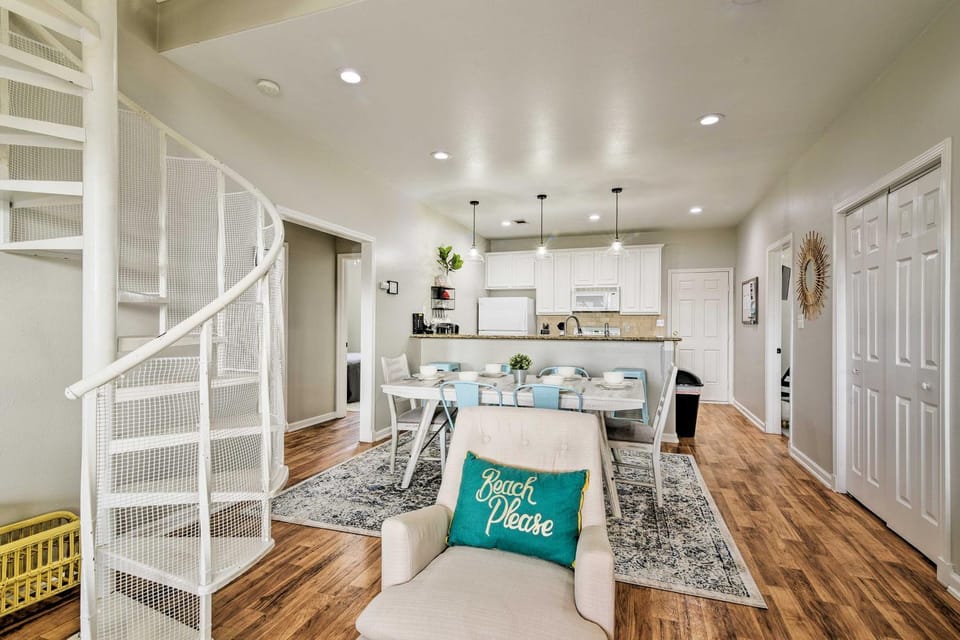 Pool, Marina & More! Family Home in Terramar Beach House in Galveston Island