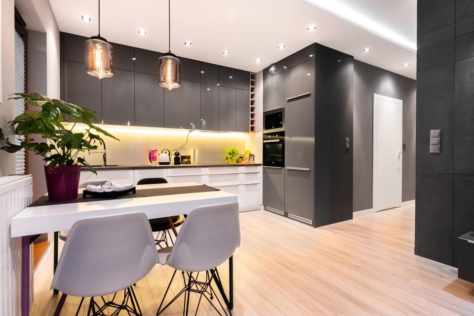 Coffee/tea facilities, Kitchen or kitchenette, Dining area, stove
