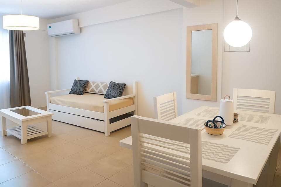 Living room, Dining area, Breakfast