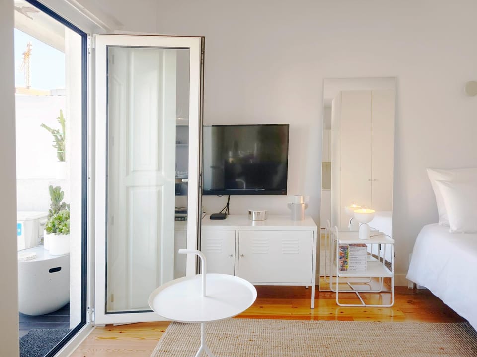Communal lounge/ TV room, Bed, TV and multimedia, Balcony/Terrace, Living room, Bedroom