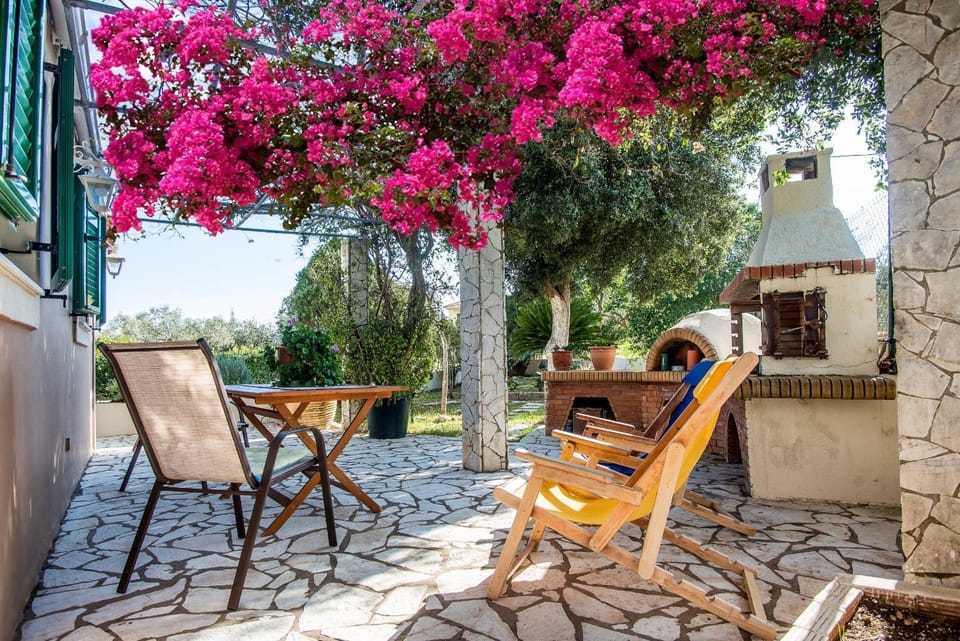 Patio, BBQ facilities